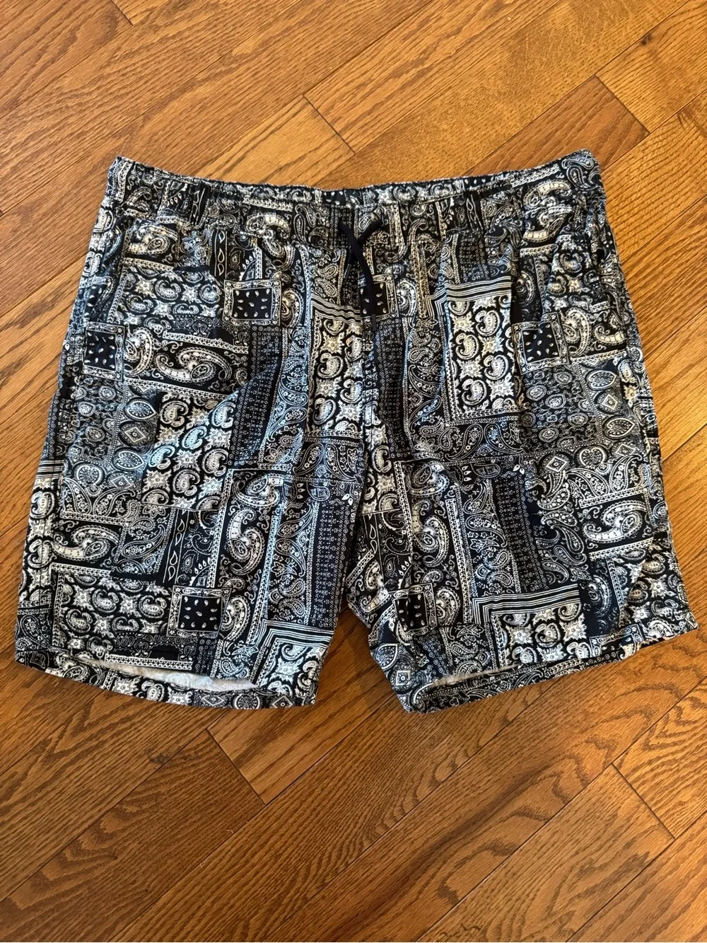 Black Bandana Paisley Cotton H&M Shorts Size L Obsidian